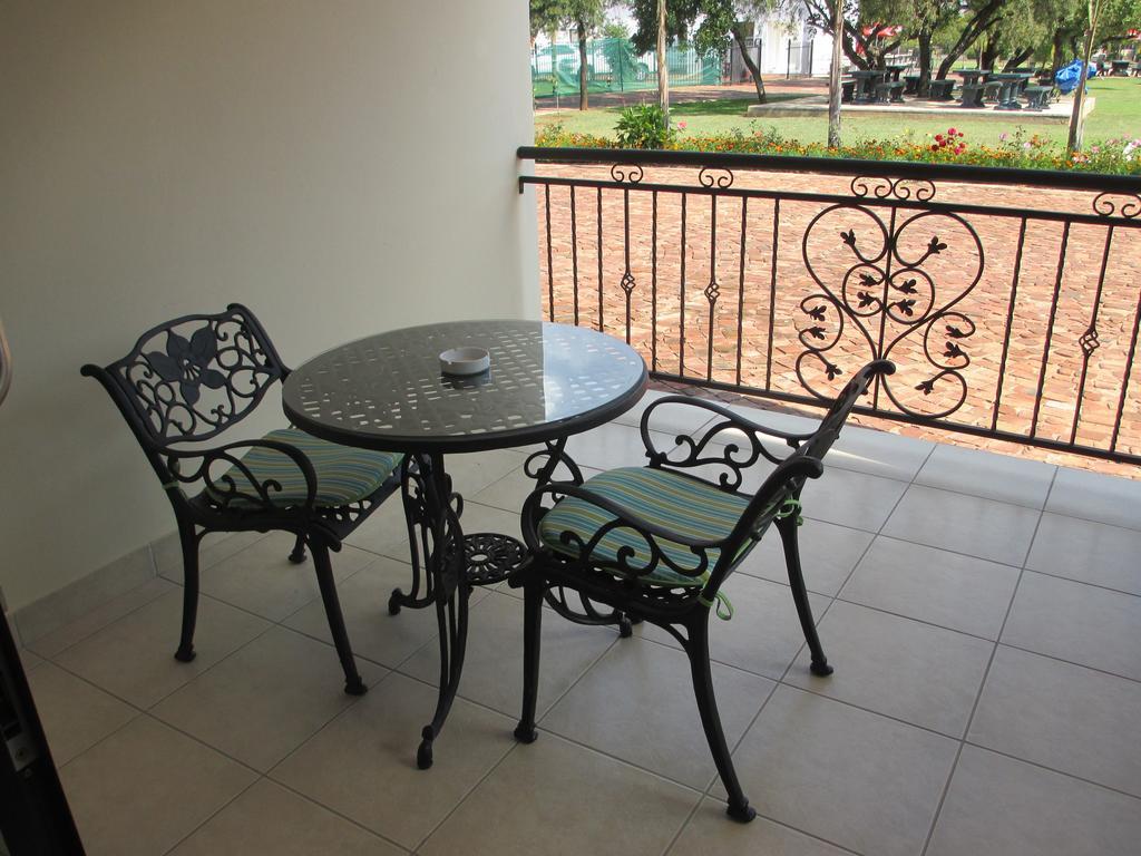 Casa Bianca Guest Lodge Hartbeespoort Eksteriør bilde